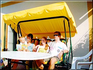 Auf der sonnigen Terrasse